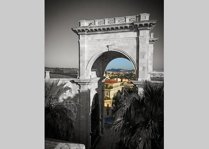 Benny's Rose House *