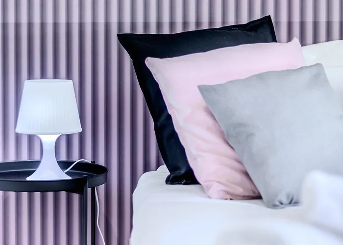 Benny's Rose House *