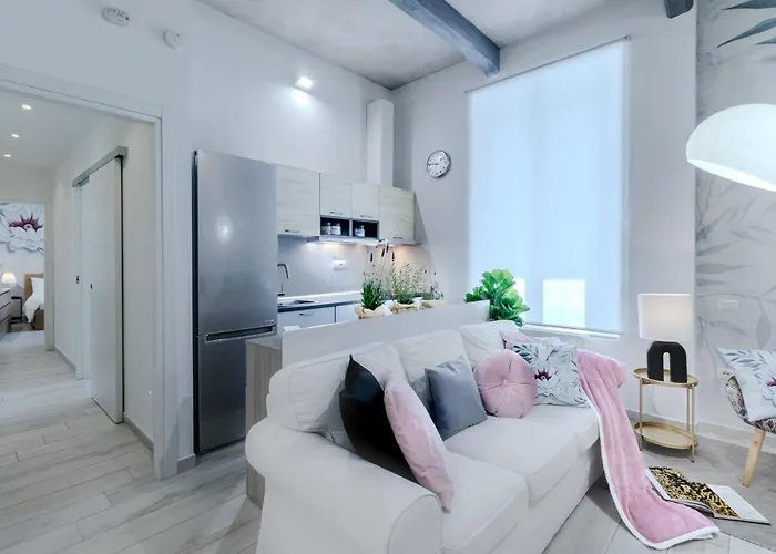 Benny's Rose House *