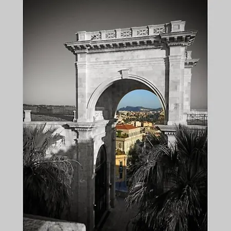 Benny's Rose House *