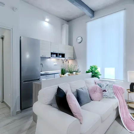 Benny's Rose House *