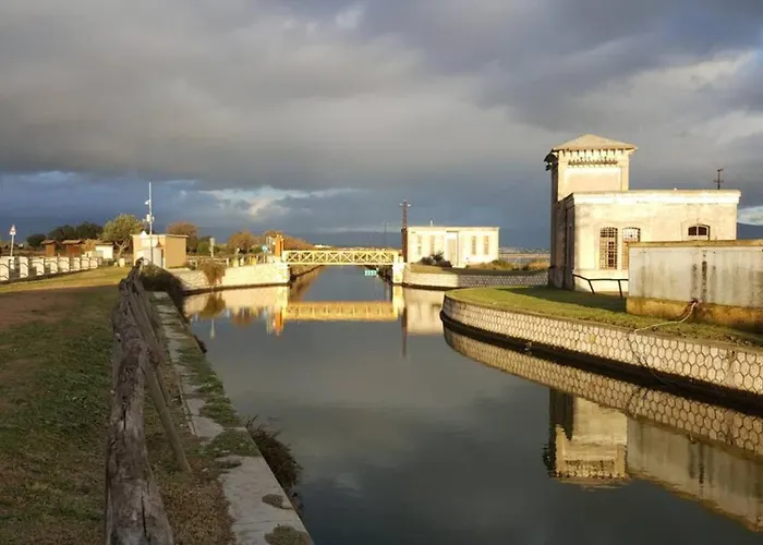 Daire Benny's Rose House *